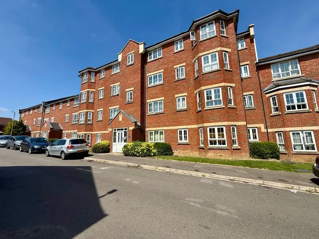 Watling Gardens, Dunstable LU6 3FD, photo 1