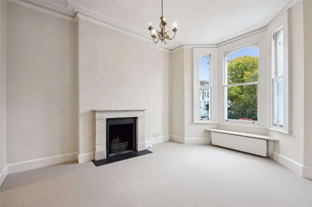 Westcroft Square, London, W6, photo 2