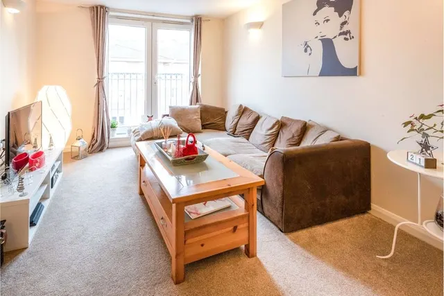 Farnborough Road, Farnborough, GU14, photo 3