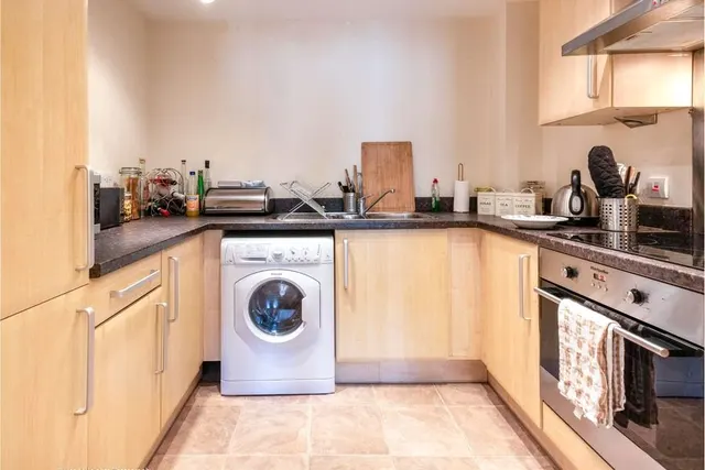 Farnborough Road, Farnborough, GU14, photo 2