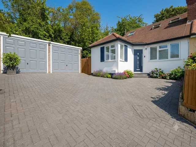 Grants Close, Mill Hill, NW7, photo 1