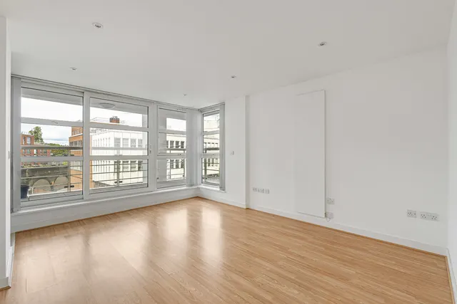 Upper Richmond Road, London, SW15, photo 2