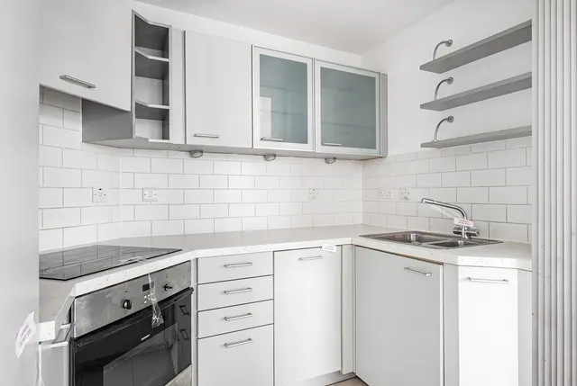 Upper Richmond Road, London, SW15, photo 3