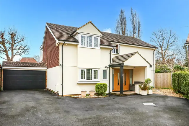 The Lawns, South Cheam, SM2 7PU, photo 1