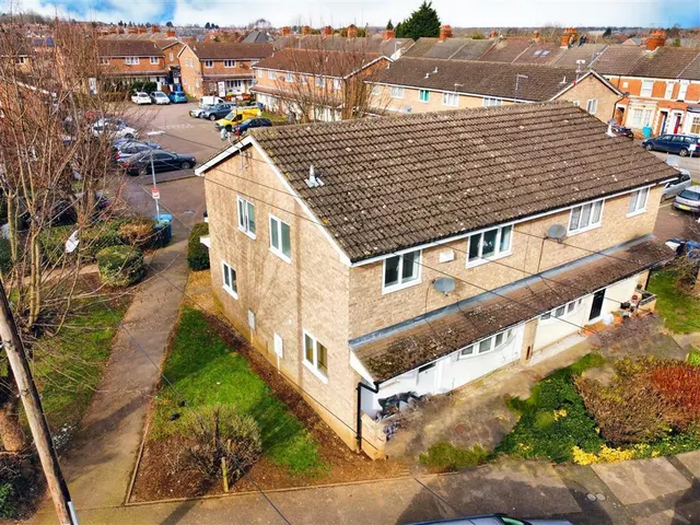 Cornwall Road, Kettering, NN16, photo 2