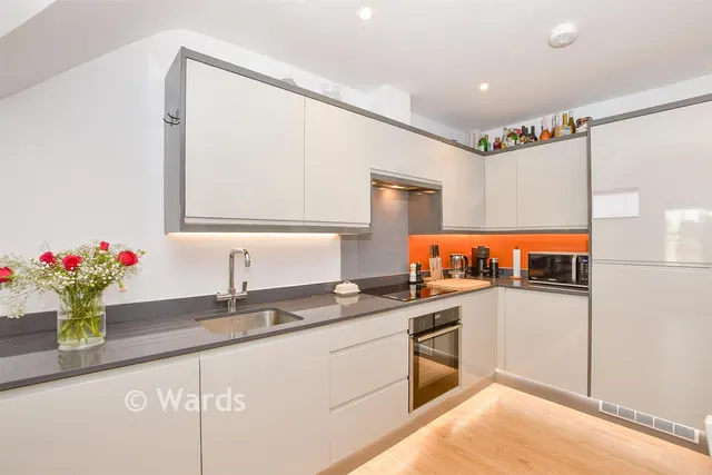 High Street, Pembury, TN2, photo 2