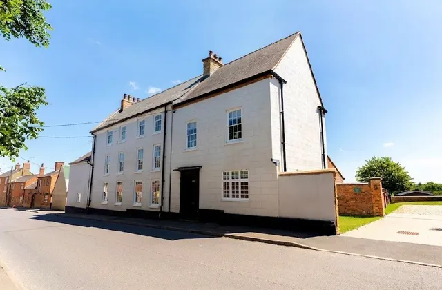4 bedroom property, The Granary, Welford, NN6