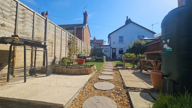 Kings Road, Farncombe, GU7, photo 1