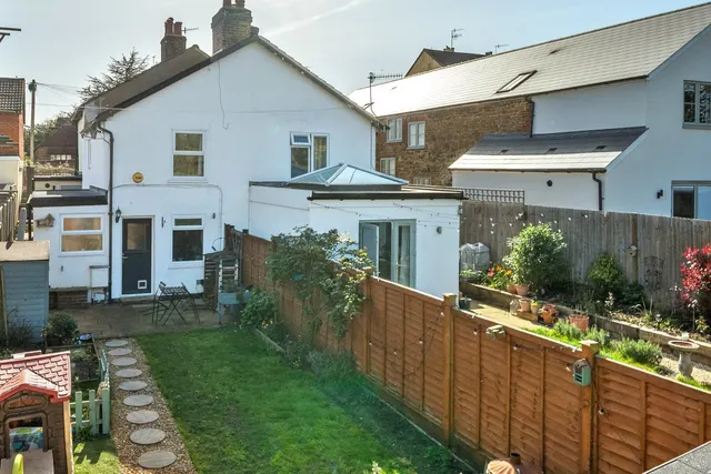 Kings Road, Farncombe, GU7, photo 2