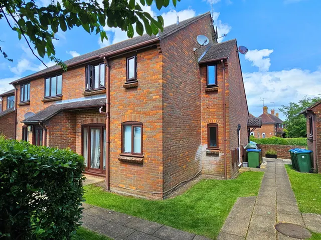 Quainton Road, Waddesdon, Aylesbury, photo 1