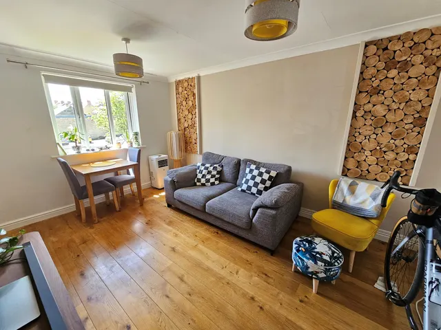 Photo 2 — Quainton Road, Waddesdon, Aylesbury
