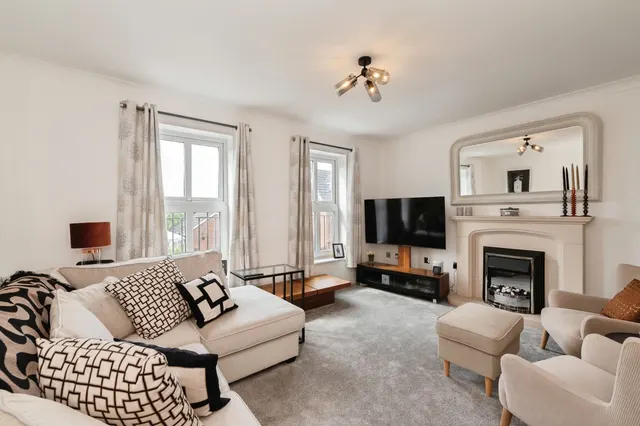 Photo 3 — Buttell Close, Grays, Essex, RM17