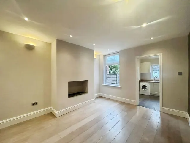 Warren Road, Stockport, SK3, photo 3