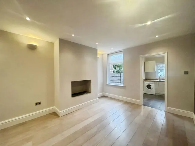 Warren Road, Stockport, SK3, photo 2