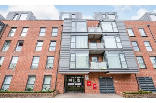 5 Zenith Close, London, photo 1