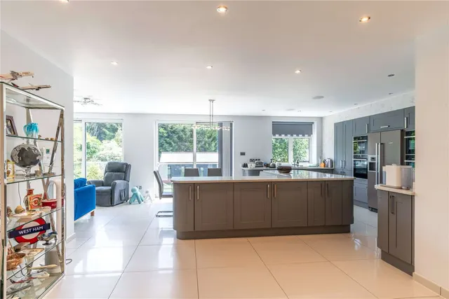 Photo 3 — Shelley Grove, Loughton, Essex, IG10 1BY