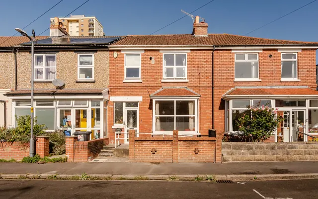 3 bedroom house, Mascot Road, Victoria Park, BS3