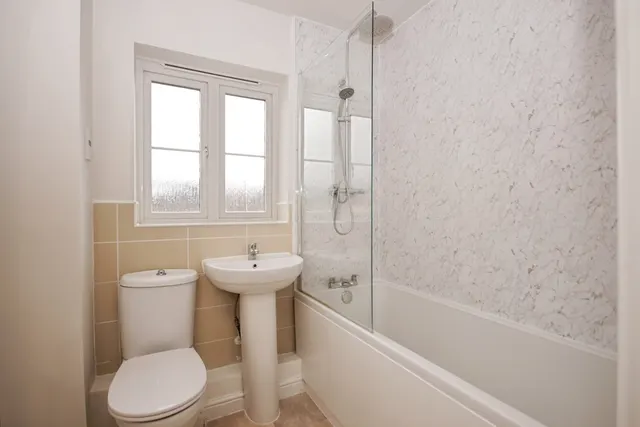 Photo 3 — Hickory Lane, Almondsbury, Bristol, Gloucestershire, BS32