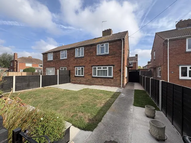 Poplar Estate, Highbridge TA9 3AN, photo 1