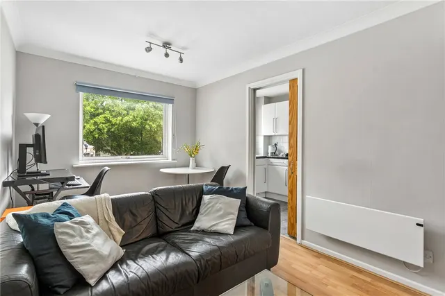 Photo 3 — Tinniswood Close, London, N5