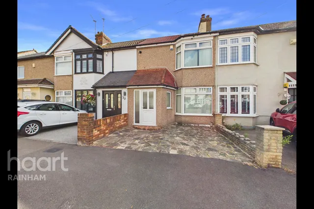 2 bedroom house, Manser Road, Rainham, RM13