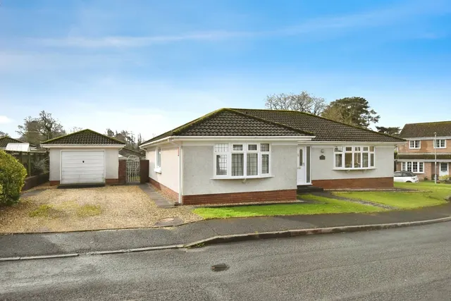 Maes Yr Helyg, Llandybie, SA18, photo 1