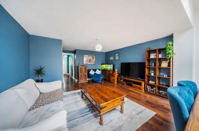 Windsor Crescent, Wokingham, RG40, photo 2