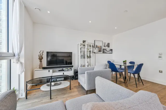 Photo 2 — Flat 153, Gladwin Tower, 50 Wandsworth Road, London