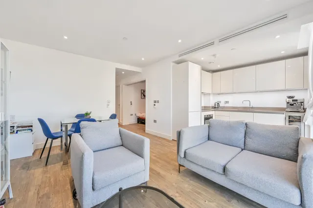 Photo 3 — Flat 153, Gladwin Tower, 50 Wandsworth Road, London