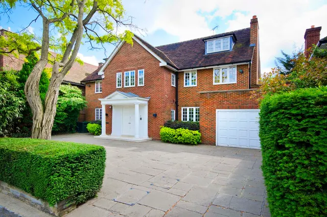 Winnington Close, N2, photo 1