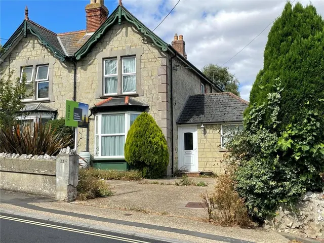 Clarence Road, Wroxall, PO38, photo 1