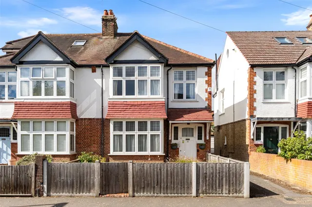 Avenue Road, Teddington, TW11 0BT, photo 1
