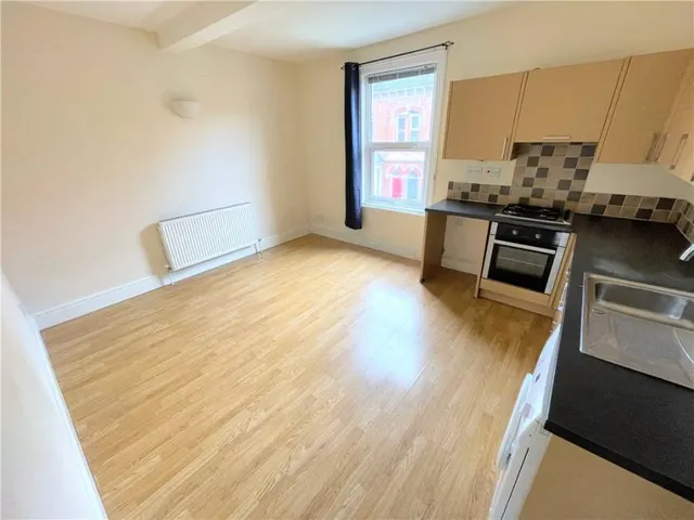 Middle Street, Arboretum, WR1, photo 2