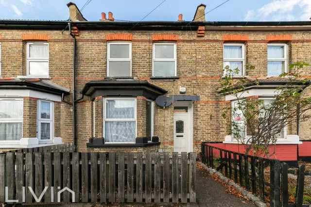 Dennett Road, Croydon, CR0, photo 1