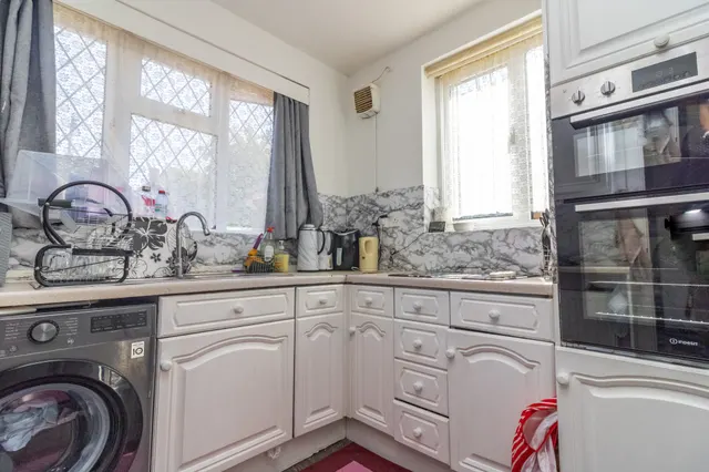 Photo 2 — Susan Avenue, Leicester, Leicester, LE5 6GF