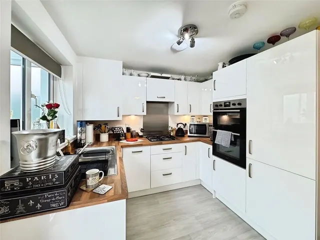 Photo 3 — Sea View Avenue, Walmer, Kent, CT14