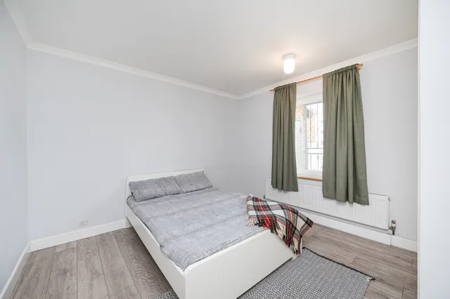 Photo 3 — 5 Regan Way, London
