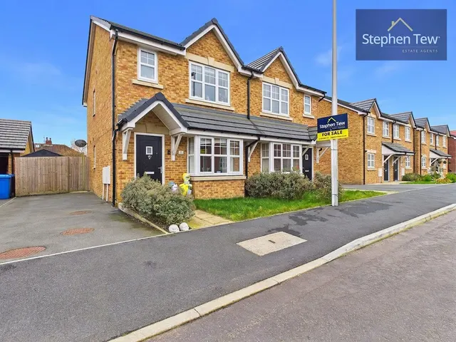 Cardwell Close, Blackpool, FY4, photo 1