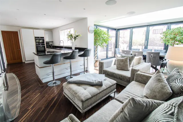 Heathcote Gardens, Church Langley, CM17, photo 2