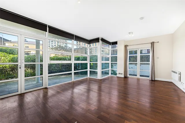Aitman Drive, Brentford, TW8, photo 1