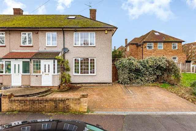 Loughton, IG10, photo 1