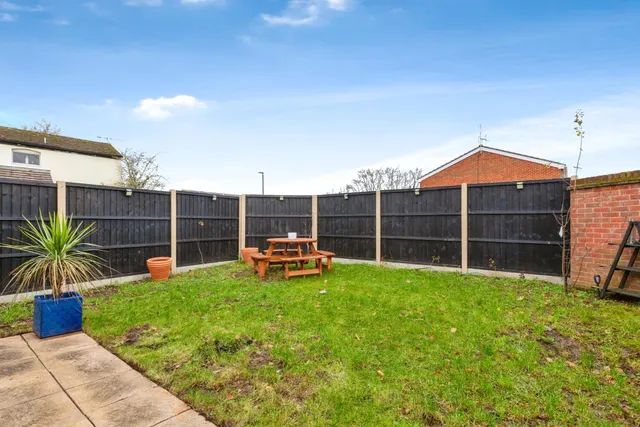 Goldsworthy Way, Slough, SL1, photo 3