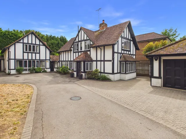 Blackpond Lane, Farnham Royal, SL2, photo 1