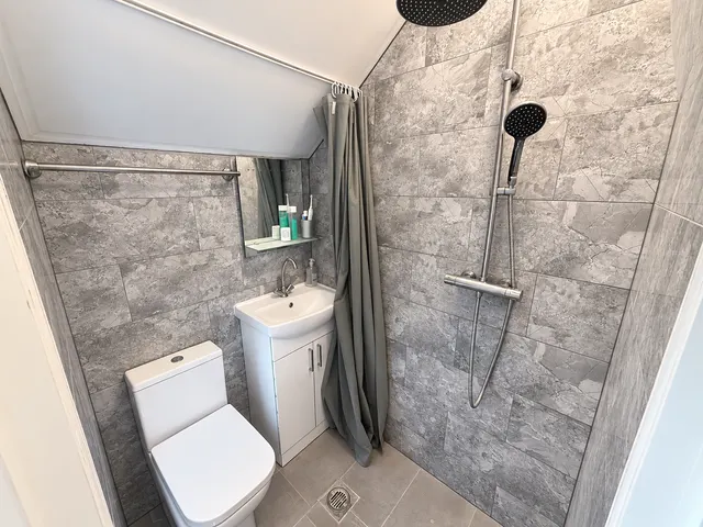 Stockingstone Road, LU2, photo 3