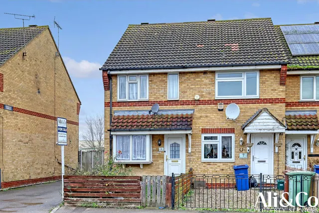 Photo 2 — Berkeley Terrace, Tilbury, Essex, RM18 8AN