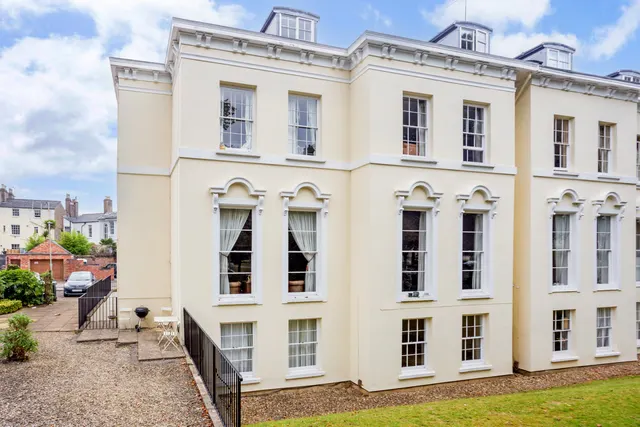 Pittville Circus, Cheltenham, GL52, photo 1