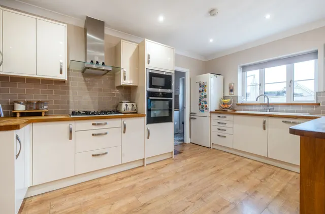Mere Close, Bracklesham Bay, PO20, photo 3
