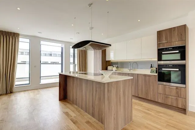 Photo 3 — Fairmont Mews, London, NW2 2BR