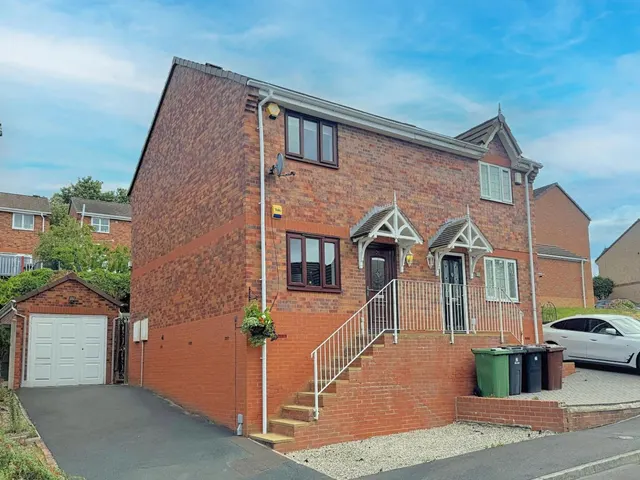 St. Mary's Park Crescent, LS12, photo 1