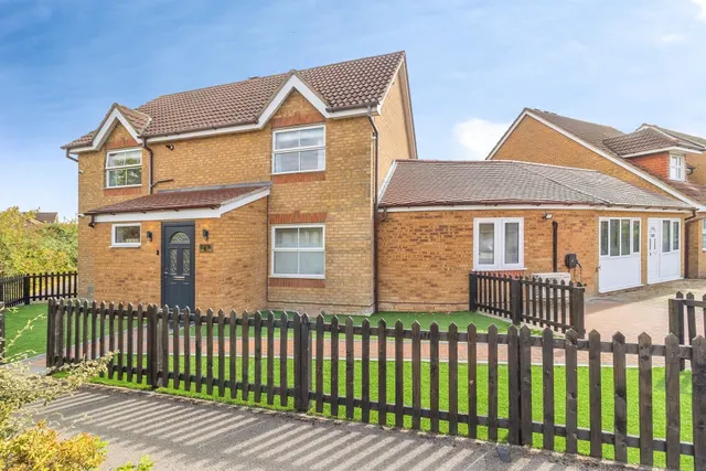 Chicksands Avenue, Monkston, Milton Keynes, photo 1